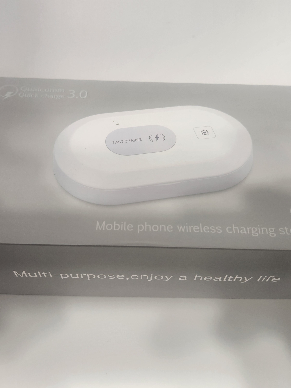 Wireless UV Sterilizer and Fast Charge Box - White - Picture 3 of 8